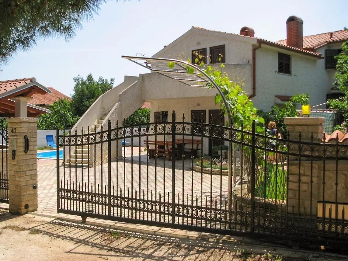 Apartments Biserka In באניולה קרואטיה