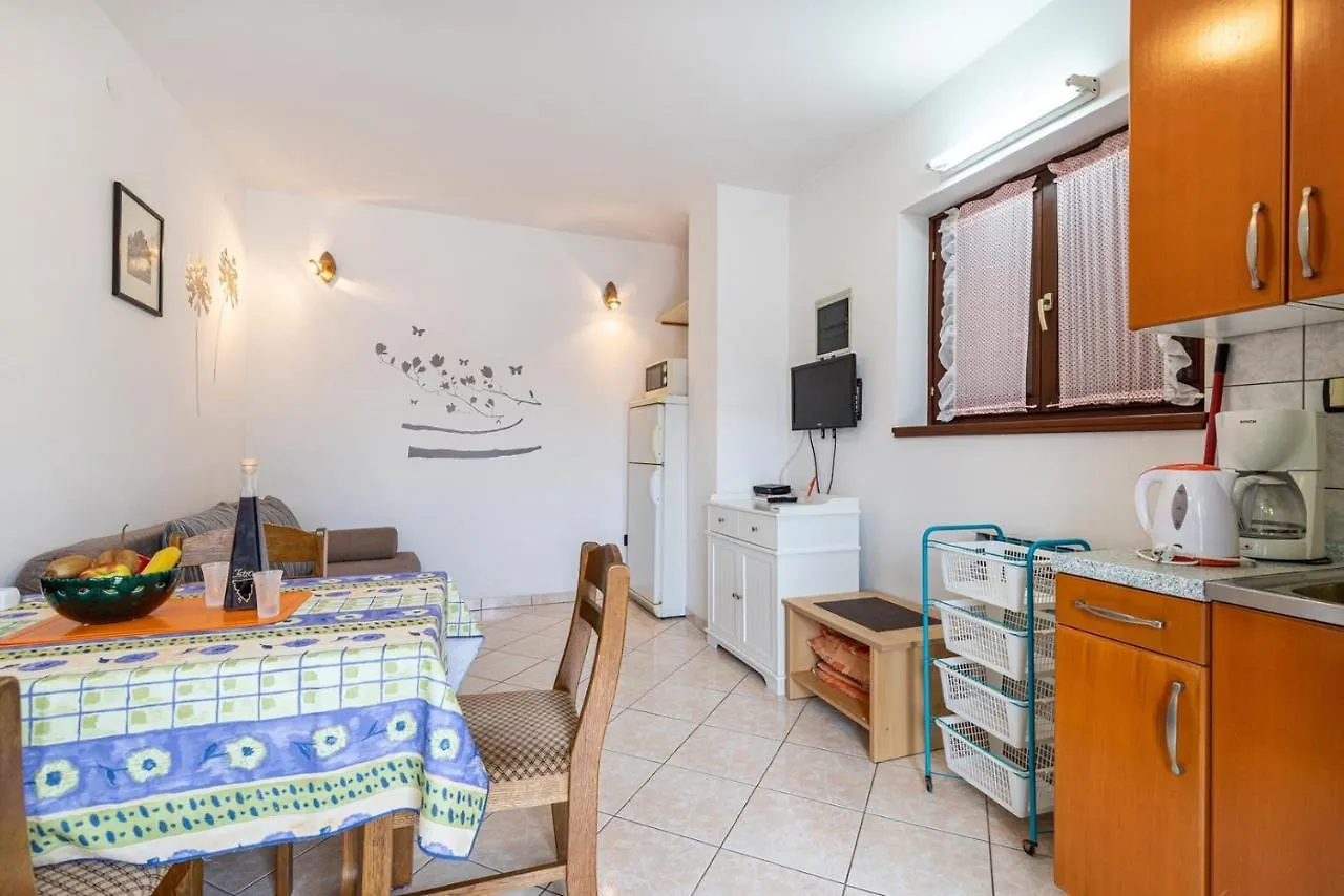 בית הארחה Apartments Biserka In באניולה