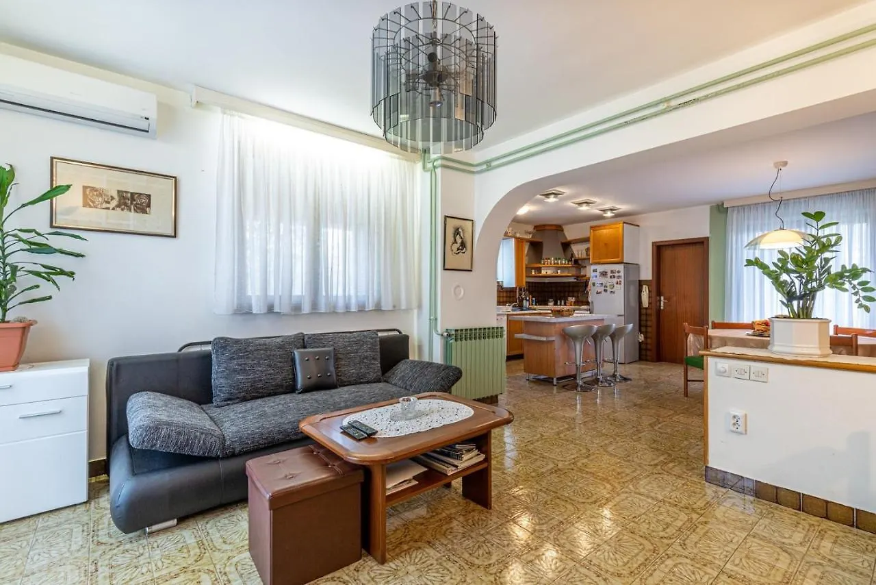 Apartments Biserka In באניולה קרואטיה