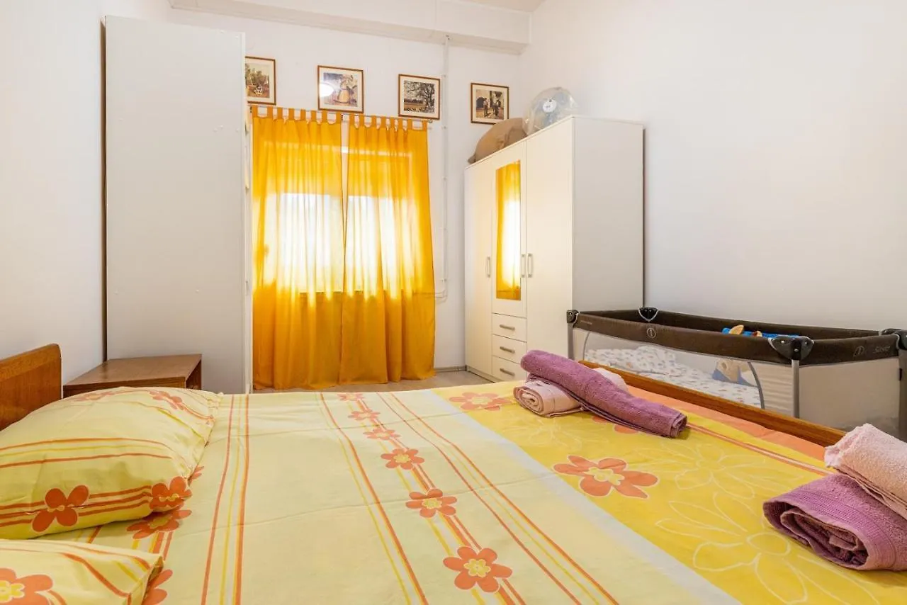 Apartments Biserka In באניולה בית הארחה